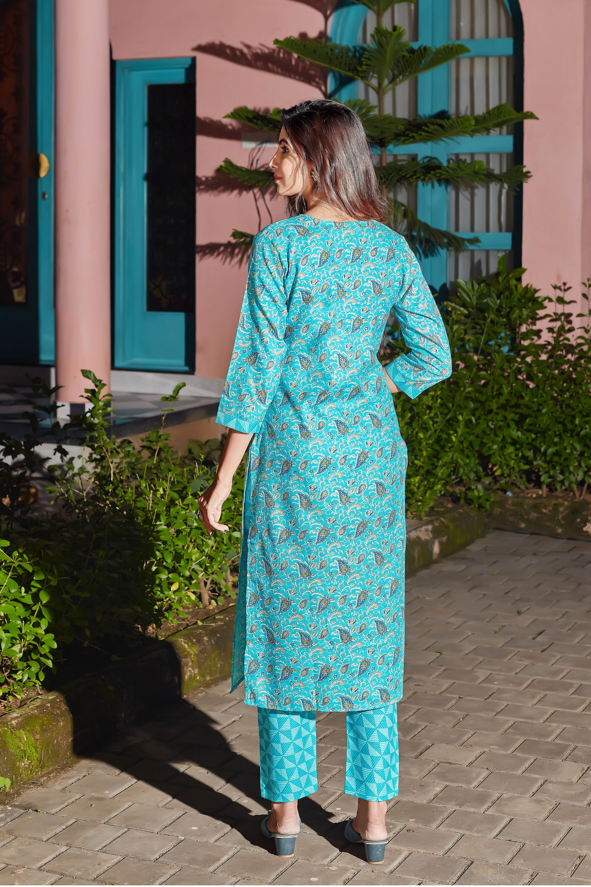 Women Cotton Blend Digital Print Kurta With Pant  Set